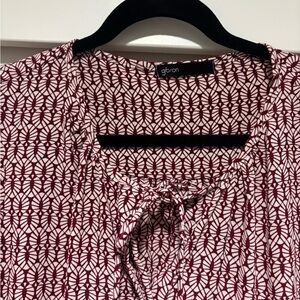 Gibson Women's Burgundy and White Geometric Blouse, Excellent Condition; Medium